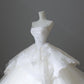 Robe de mariée en satin et dentelle blanche sans manches, robe de bal chic, sans bretelles, avec volants, C3809