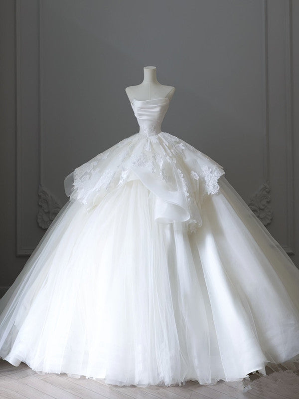 Robe de mariée en satin et dentelle blanche sans manches, robe de bal chic, sans bretelles, avec volants, C3809