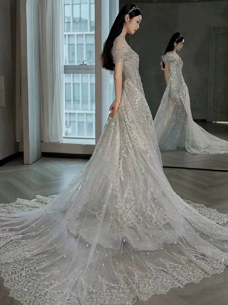 Robe de mariée longue sirène intemporelle à épaules dénudées en tulle blanc et sequins C3812