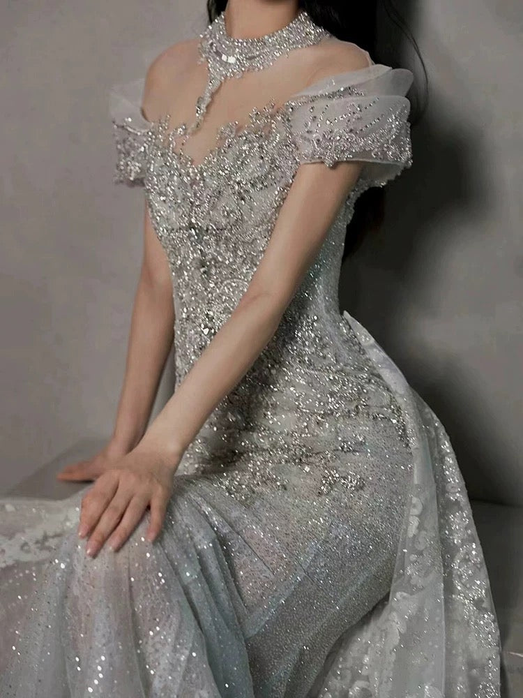 Robe de mariée longue sirène intemporelle à épaules dénudées en tulle blanc et sequins C3812