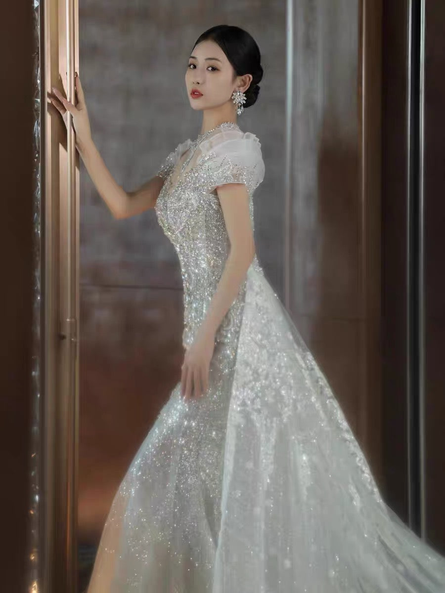 Robe de mariée longue sirène intemporelle à épaules dénudées en tulle blanc et sequins C3812