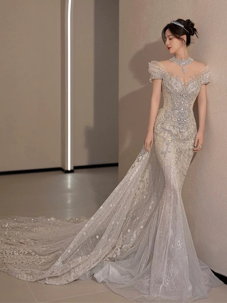 Robe de mariée longue sirène intemporelle à épaules dénudées en tulle blanc et sequins C3812