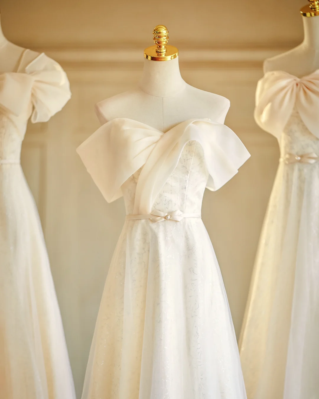 Robe de demoiselle d'honneur longue en tulle, coupe trapèze, couleur champagne clair, C3820