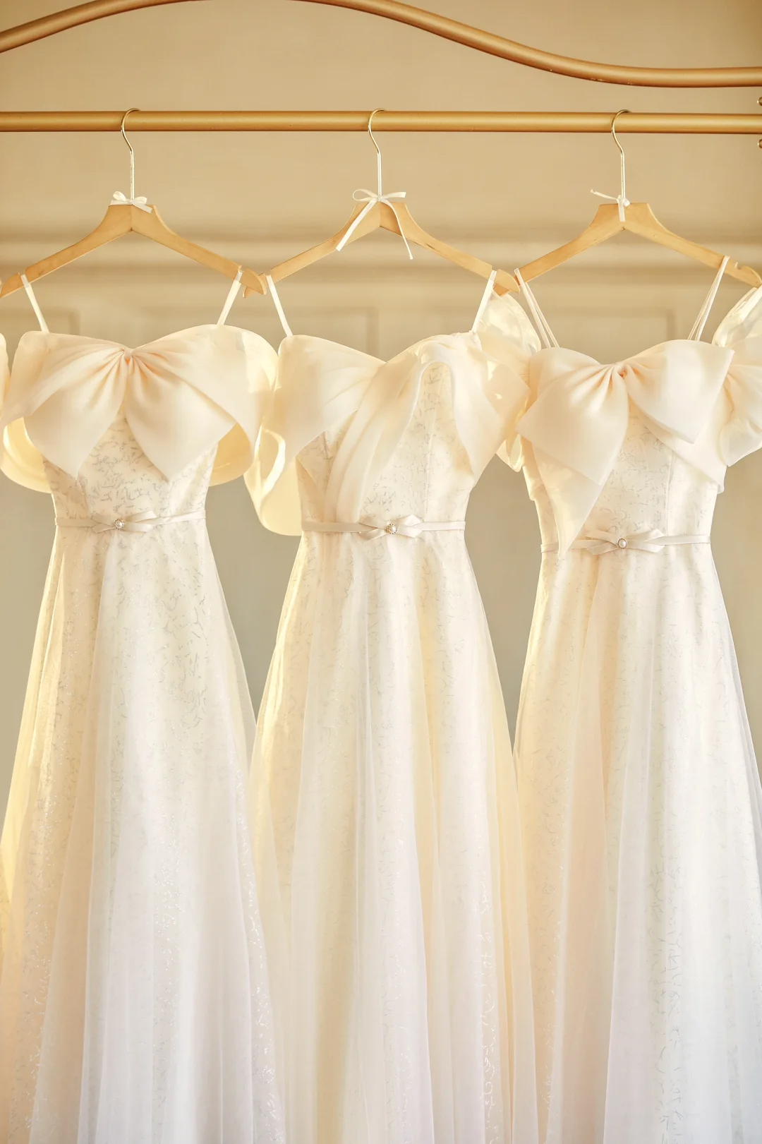 Robe de demoiselle d'honneur longue en tulle, coupe trapèze, couleur champagne clair, C3820
