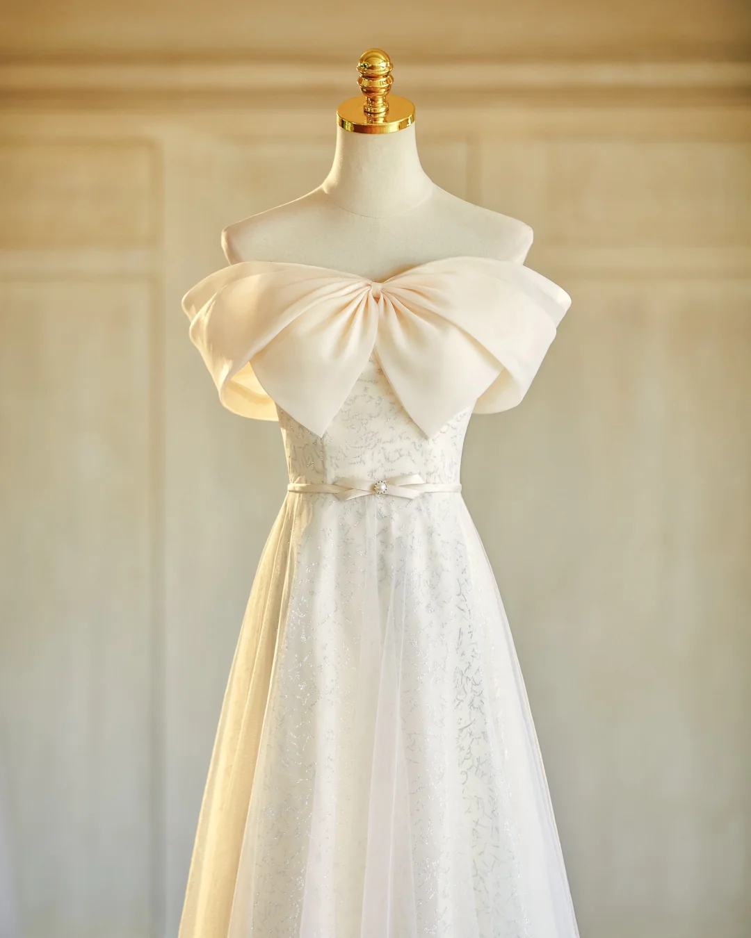 Robe de demoiselle d'honneur longue en tulle, coupe trapèze, couleur champagne clair, C3820