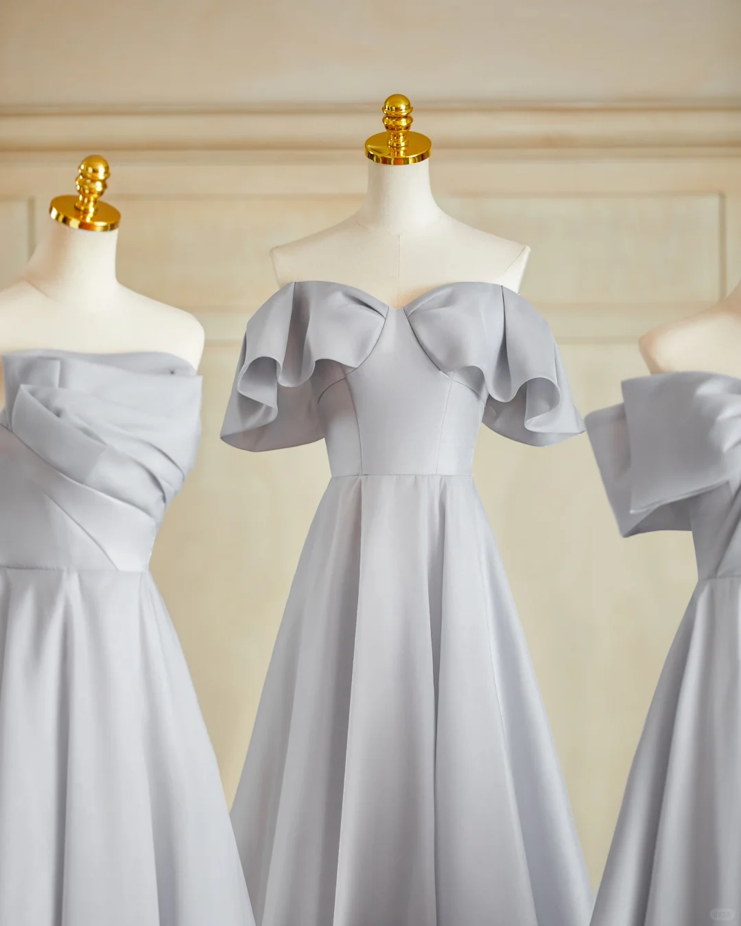 Robe de demoiselle d'honneur longue en satin gris argenté, coupe trapèze élégante, C3821