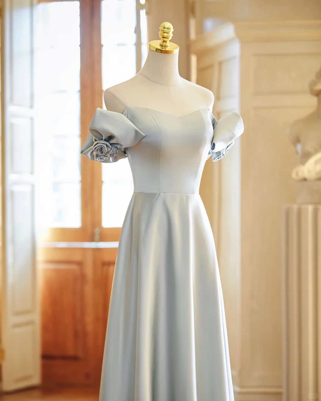 Robe de demoiselle d'honneur longue en satin gris coupe A Max And Match C3824