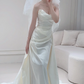 Robe de mariée longue en satin blanc plissé, coupe trapèze, sans bretelles, avec voile, C3830