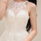 Robe de mariée longue princesse coupe A, col licou, tulle et dentelle, C3833