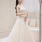 Robe de mariée longue princesse coupe A, col licou, tulle et dentelle, C3833