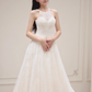 Robe de mariée longue princesse coupe A, col licou, tulle et dentelle, C3833
