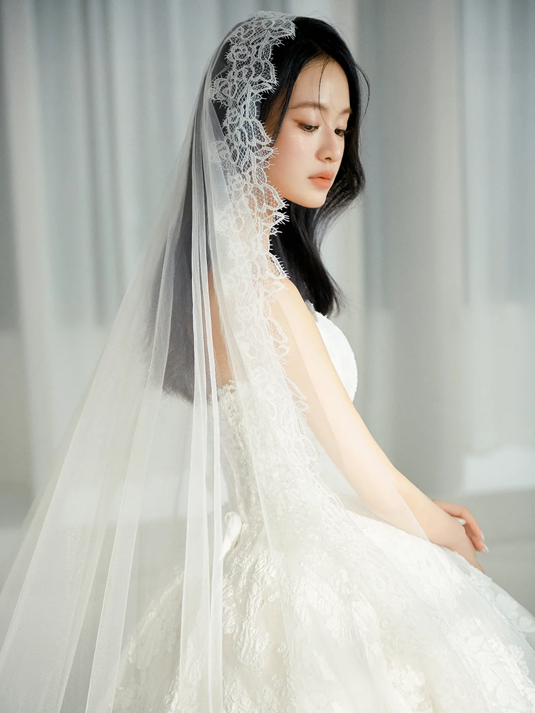 Robe de mariée longue en tulle blanc, élégante et chic, coupe trapèze, sans bretelles, avec voile, C3836