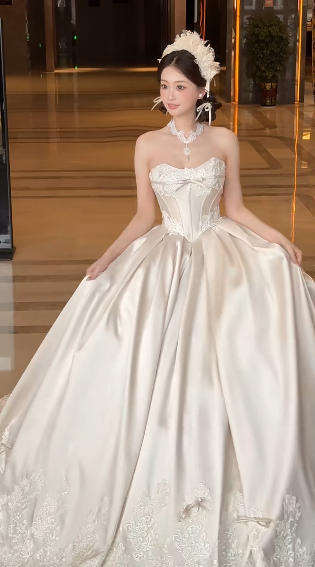 Gorgeous Ball Gown Strapless Satin Applique Long Wedding Dresses C3839