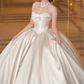 Superbe robe de mariée longue en satin sans bretelles avec appliques C3839