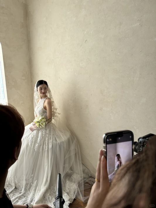 Vintage Ball Gown Halter White Tulle Lace With Veil Gloves Long Wedding Dresses C3841