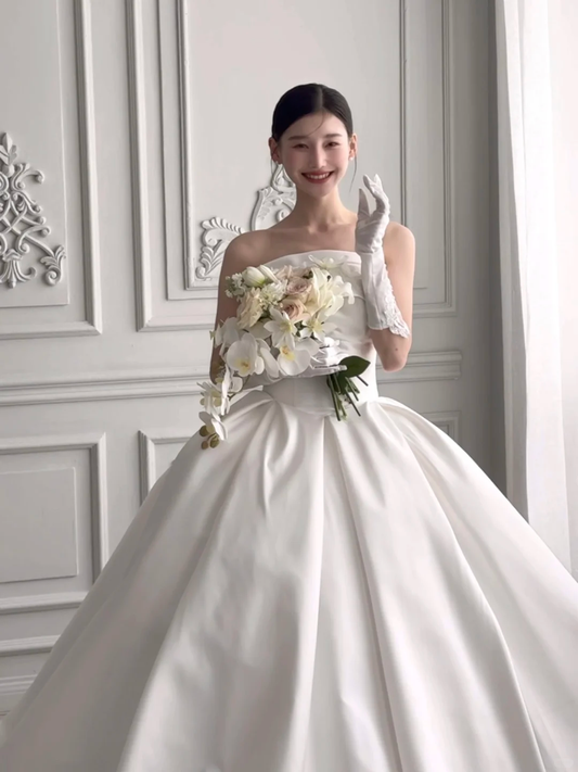 Classy Elegant Ball Gown Strapless White Satin Applique With Veil Gloves Long Wedding Dresses C3842