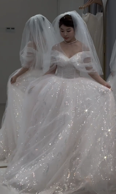 Gorgeous Ball Gown Off The Shoulder White Tulle Sequin With Veil Long Wedding Dresses C3843