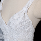 Robe de mariée longue vintage en tulle blanc et dentelle, coupe trapèze, bretelles spaghetti, C3844