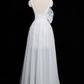 Robe de mariée longue vintage en tulle blanc et dentelle, coupe trapèze, bretelles spaghetti, C3844