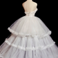 Robe de mariée princesse longue en tulle et dentelle, sans bretelles, à volants, C3849