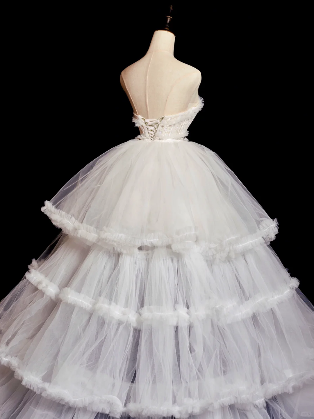 Robe de mariée princesse longue en tulle et dentelle, sans bretelles, à volants, C3849
