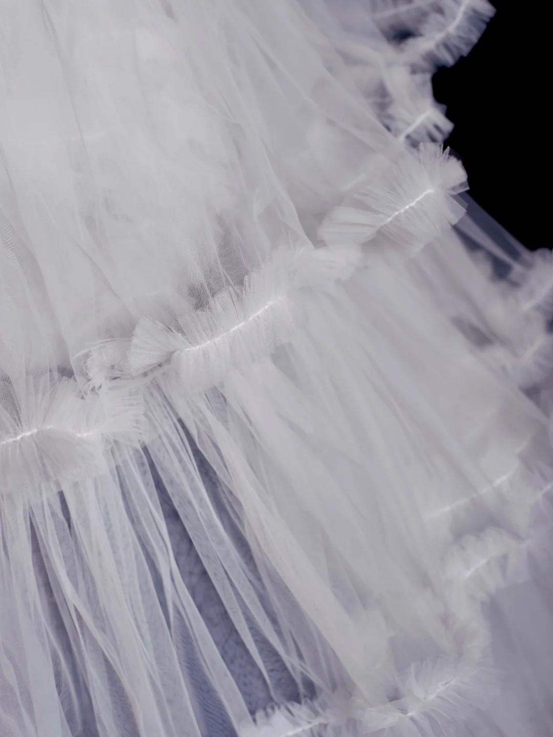 Robe de mariée princesse longue en tulle et dentelle, sans bretelles, à volants, C3849