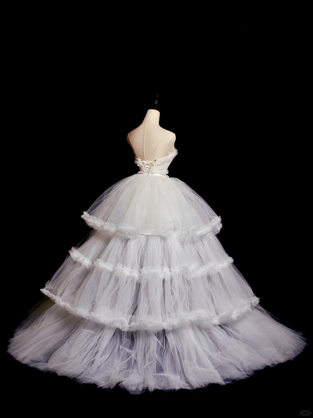 Robe de mariée princesse longue en tulle et dentelle, sans bretelles, à volants, C3849