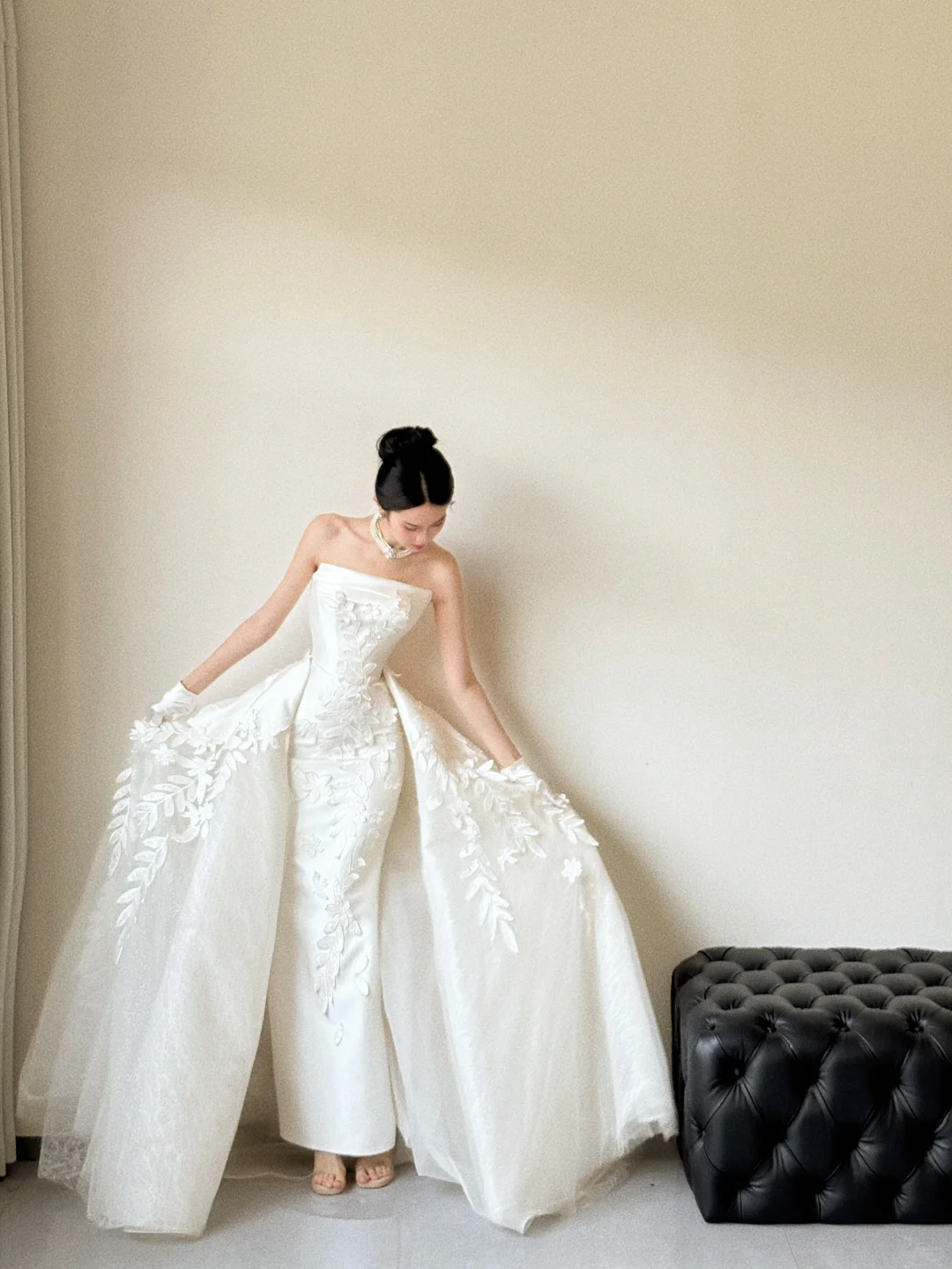 Robe de mariée sirène unique, bustier, en satin blanc, tulle, avec des appliques et des gants, longue, C3855