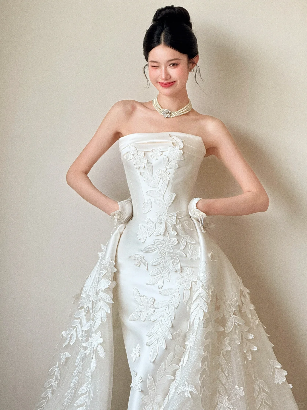 Robe de mariée sirène unique, bustier, en satin blanc, tulle, avec des appliques et des gants, longue, C3855