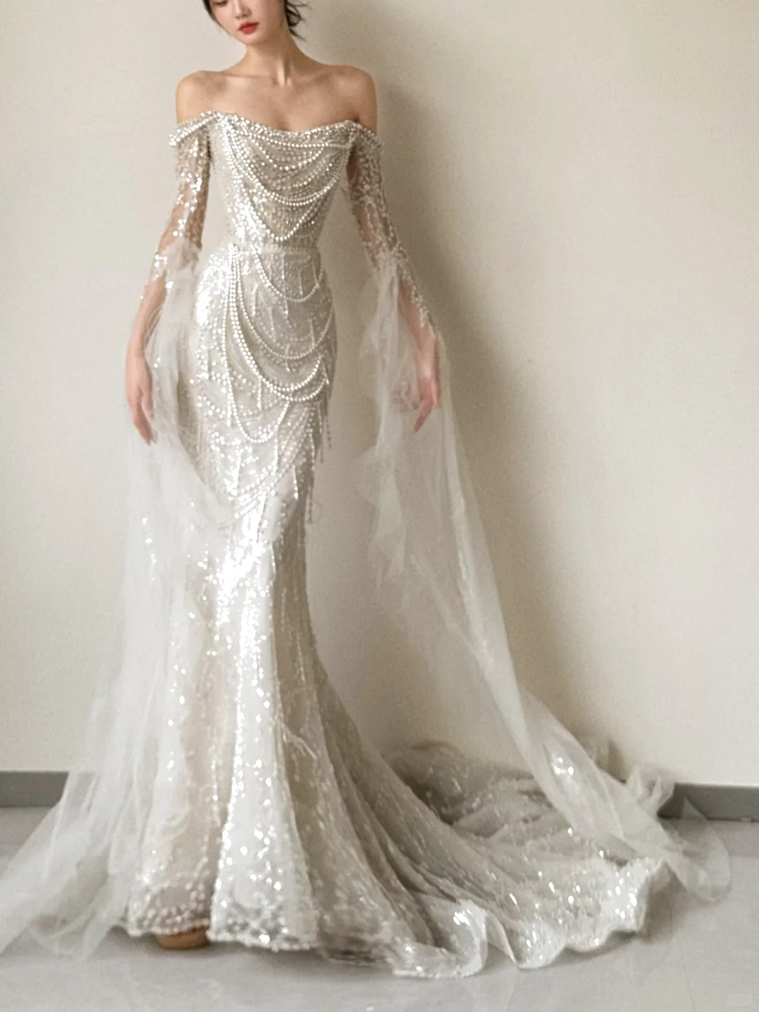 Superbe robe de mariée sirène à épaules dénudées, en tulle et perles, manches longues, C3858
