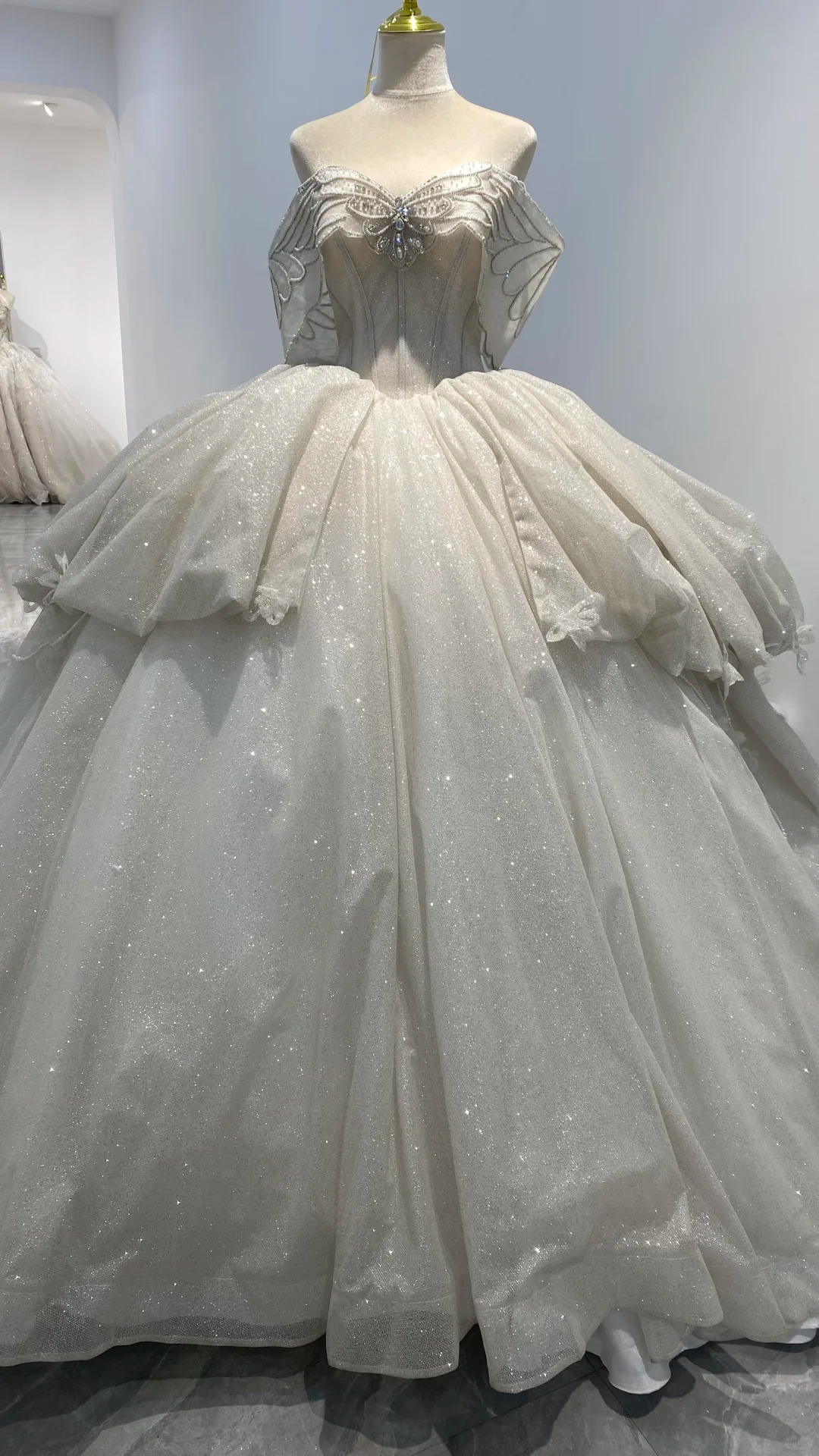 Superbe robe de bal à épaules dénudées, en satin, tulle et sequins, longue robe de mariée C3868