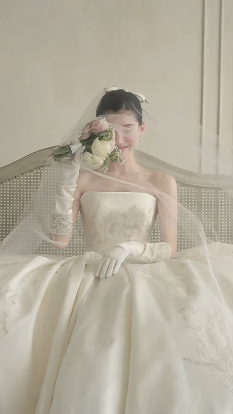Robe de mariée longue en satin, bustier, dentelle, voile et gants, style bal intemporel, C3871