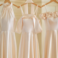 Robe de demoiselle d'honneur longue en satin coupe trapèze couleur champagne Calssy C3888