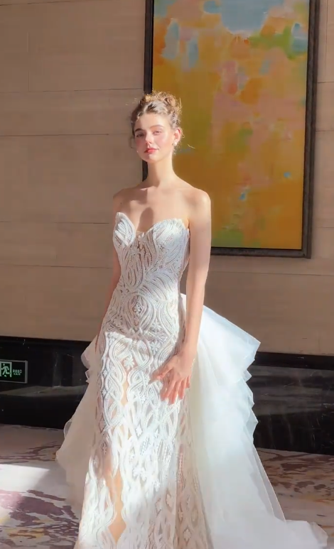 Dreamy Mermaid Strapless White Lace Tulle Long Wedding Dresses C3943