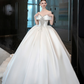 Robe de mariée longue en satin à épaules dénudées et appliques C3944