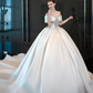 Robe de mariée longue en satin à épaules dénudées et appliques C3944