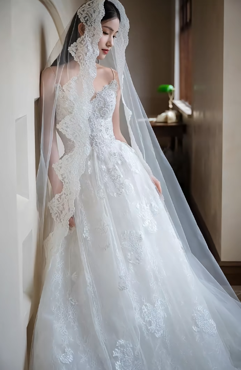 Dreamy Ball Gown Spaghetti Straps Tulle Lace Applique Long Wedding Dresses C3950