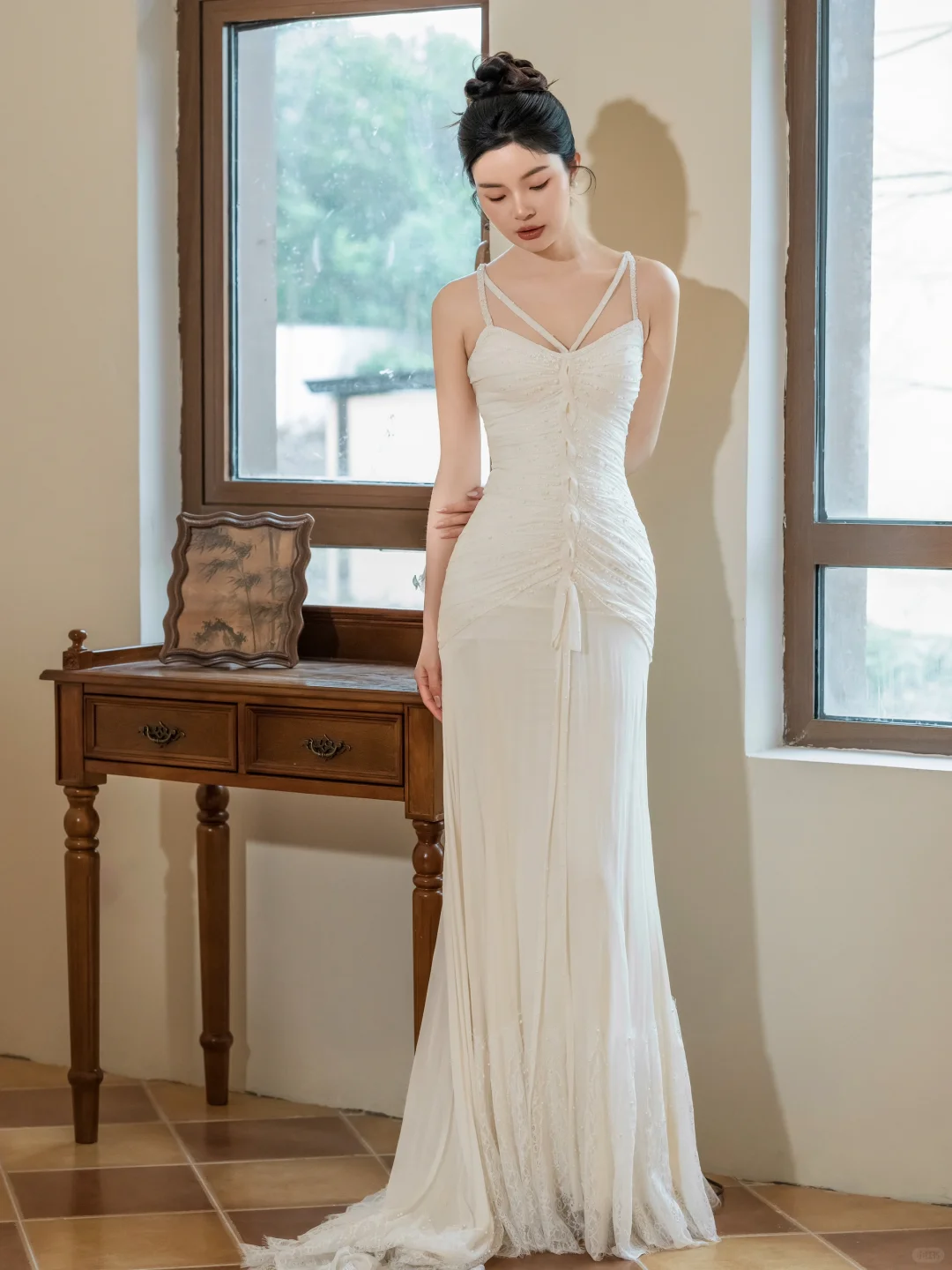 Robe de mariée sirène longue en mousseline de soie, bretelles spaghetti, dentelle et perles, C3951