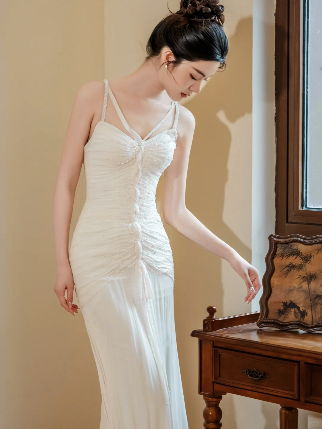 Robe de mariée sirène longue en mousseline de soie, bretelles spaghetti, dentelle et perles, C3951