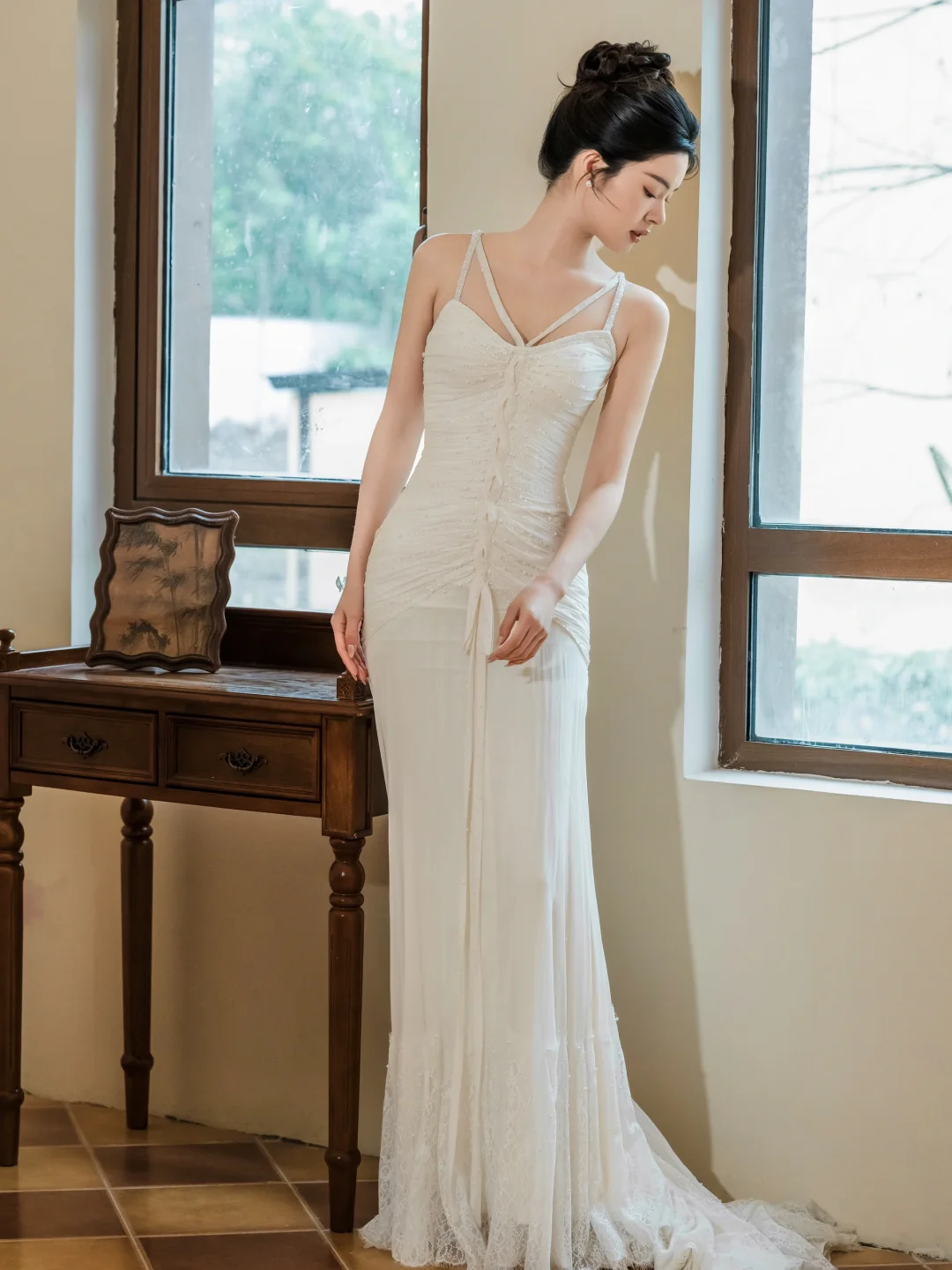 Robe de mariée sirène longue en mousseline de soie, bretelles spaghetti, dentelle et perles, C3951