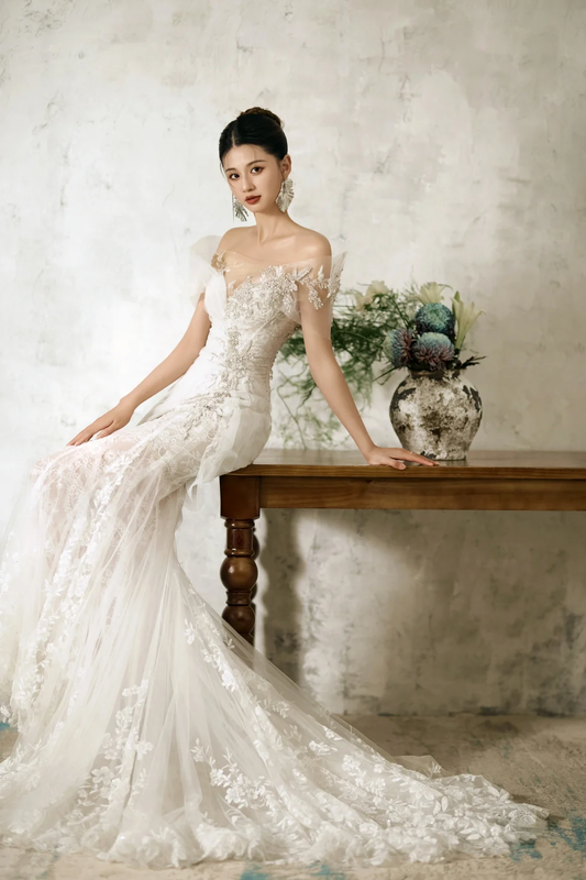 Robe de mariée longue sirène intemporelle à épaules dénudées et tulle avec appliques en dentelle C3958