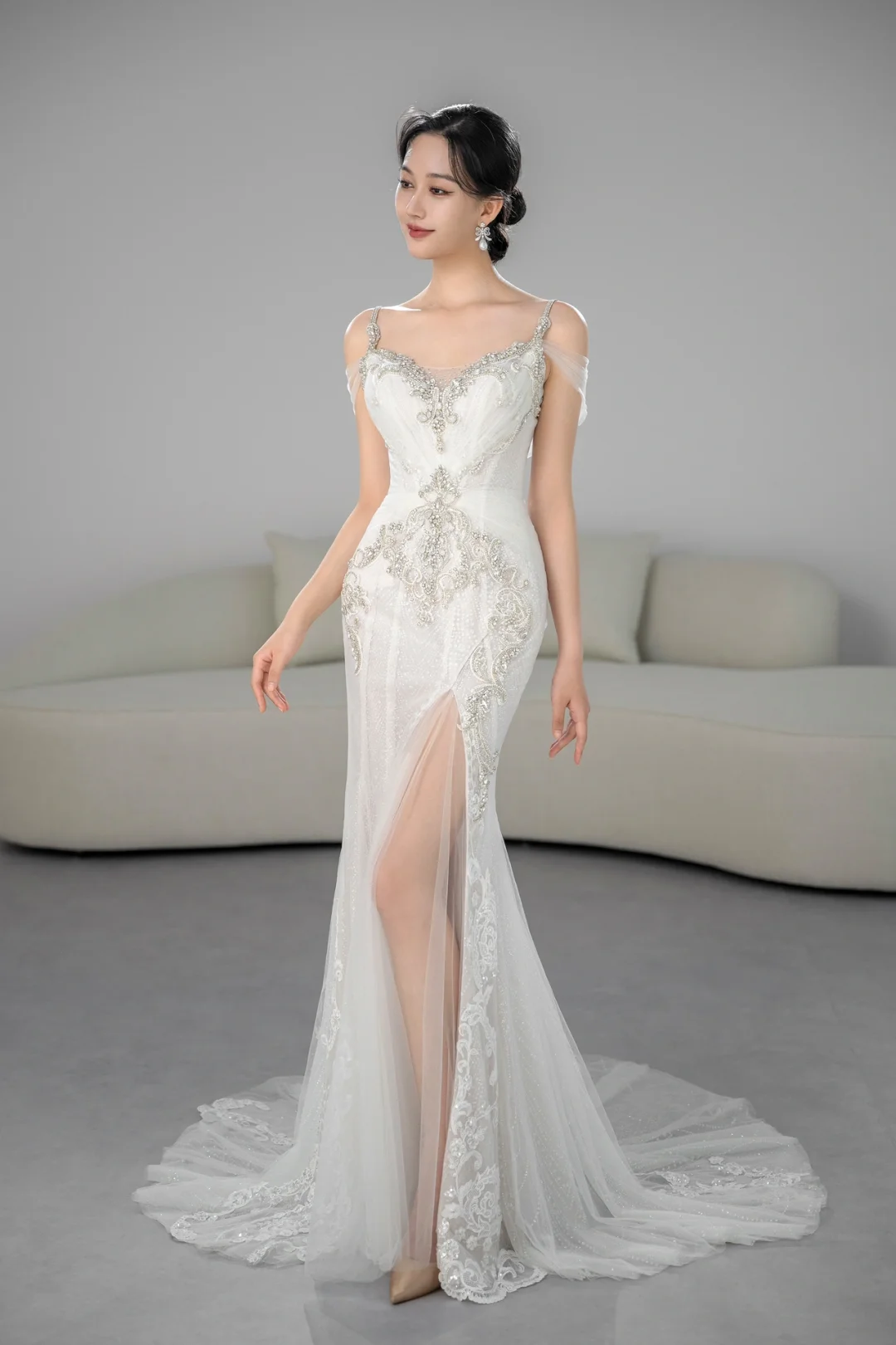 Robe de mariée longue sirène unique à bretelles spaghetti en tulle et perles C3960