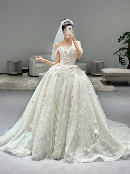 Robe de mariée longue en tulle et dentelle, épaules dénudées, avec voile, style rêveur, C3967