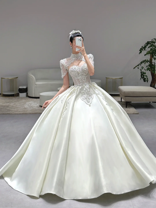 Robe de mariée longue en satin à manches courtes et perles, style bal intemporel, C3973