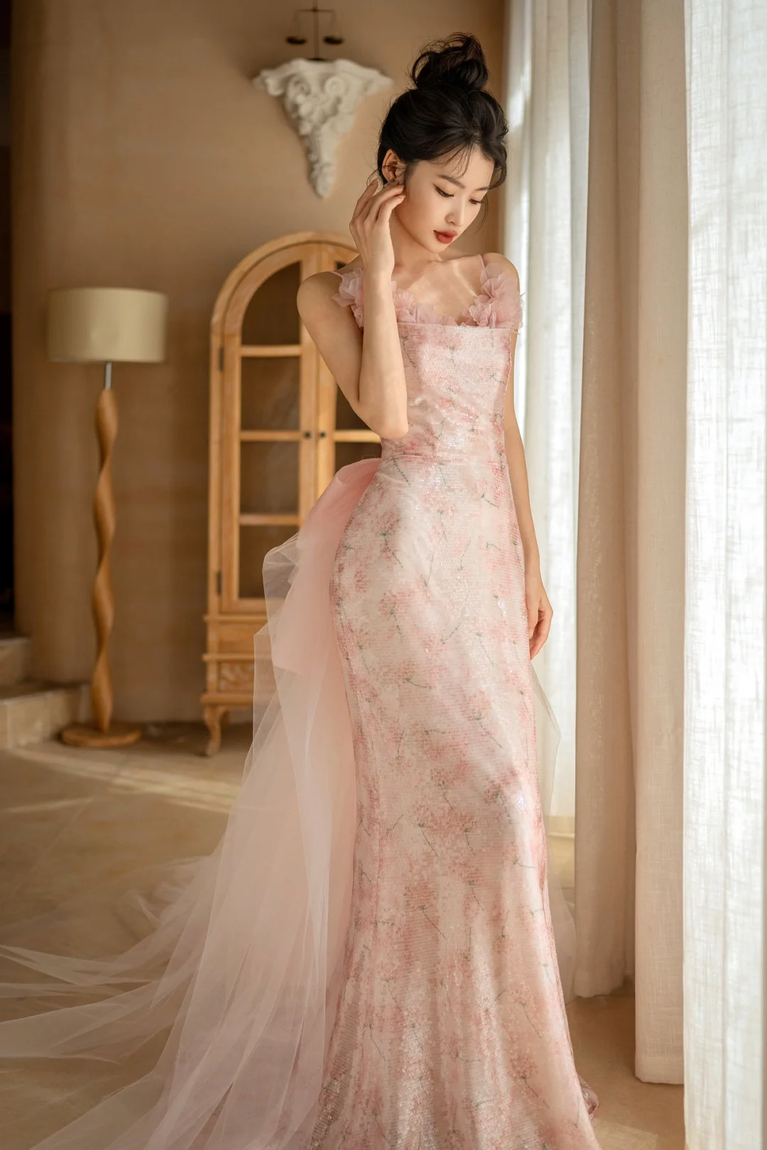 Jolie robe de bal sirène longue à bretelles spaghetti en tulle rose et paillettes C3974