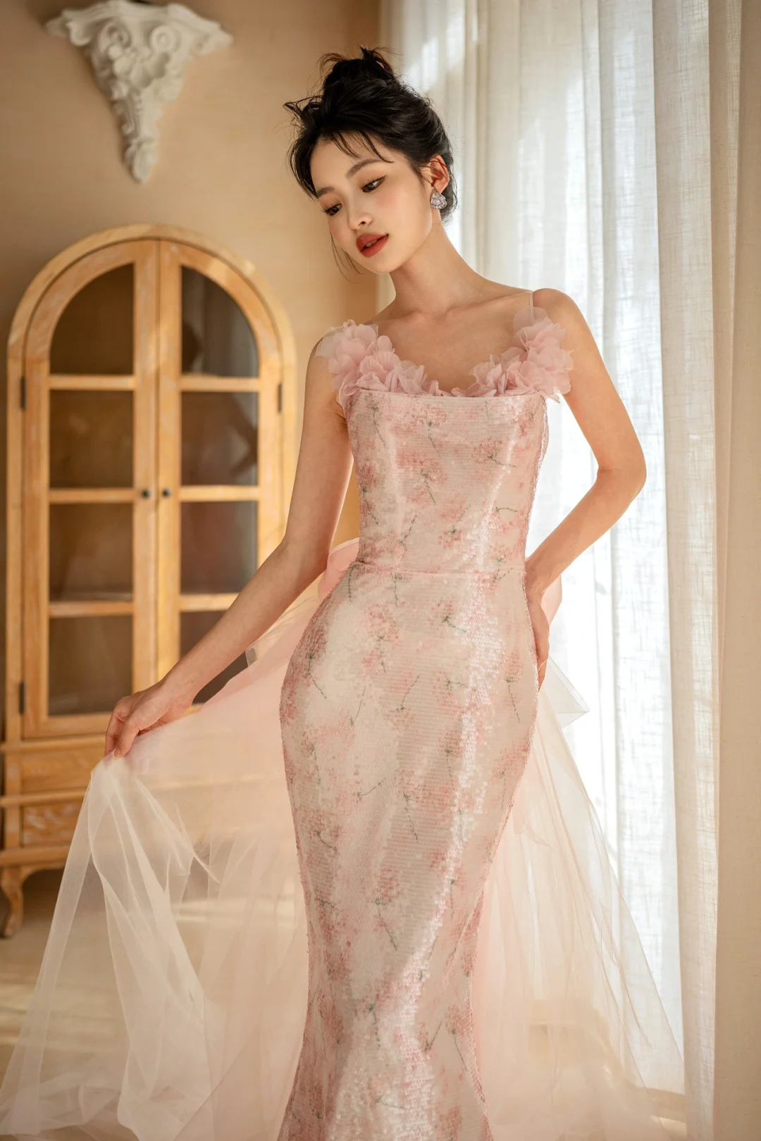 Jolie robe de bal sirène longue à bretelles spaghetti en tulle rose et paillettes C3974
