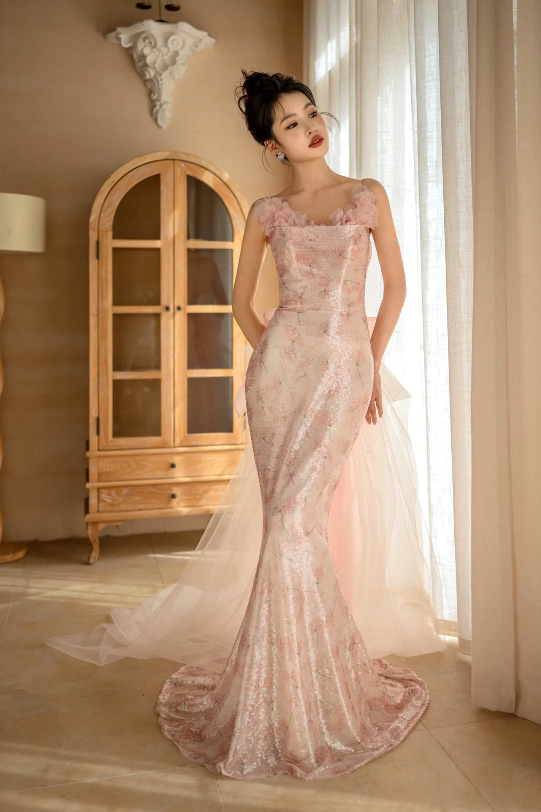 Jolie robe de bal sirène longue à bretelles spaghetti en tulle rose et paillettes C3974