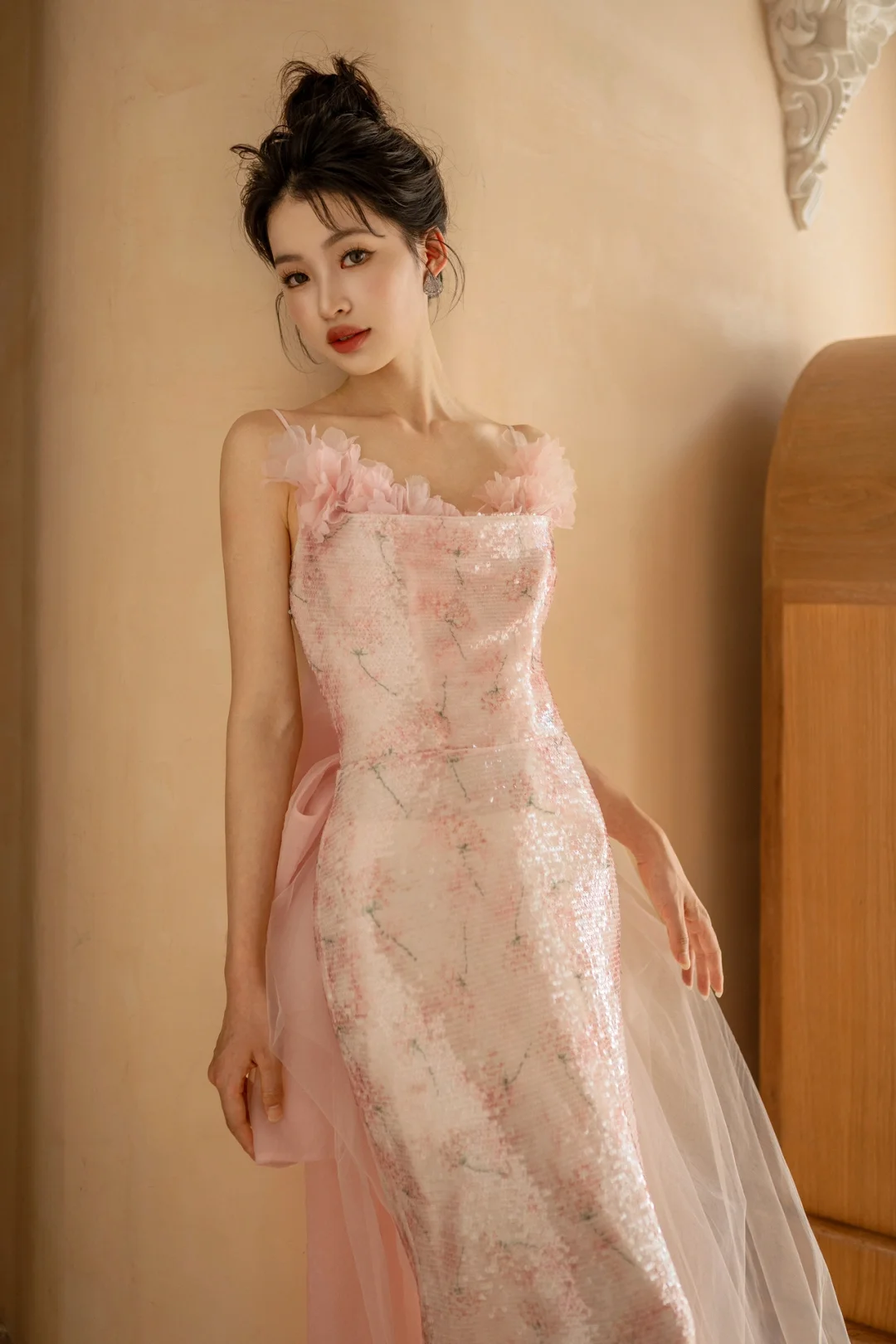 Jolie robe de bal sirène longue à bretelles spaghetti en tulle rose et paillettes C3974