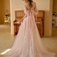 Jolie robe de bal longue en satin rose à épaules dénudées et paillettes C3975