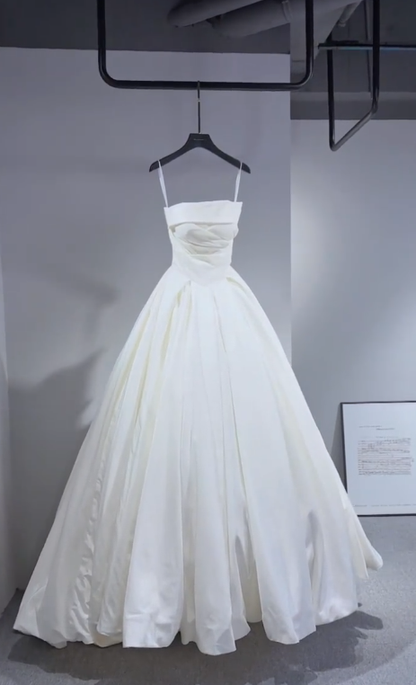 Robe de mariée longue élégante en taffetas à bretelles spaghetti C3987